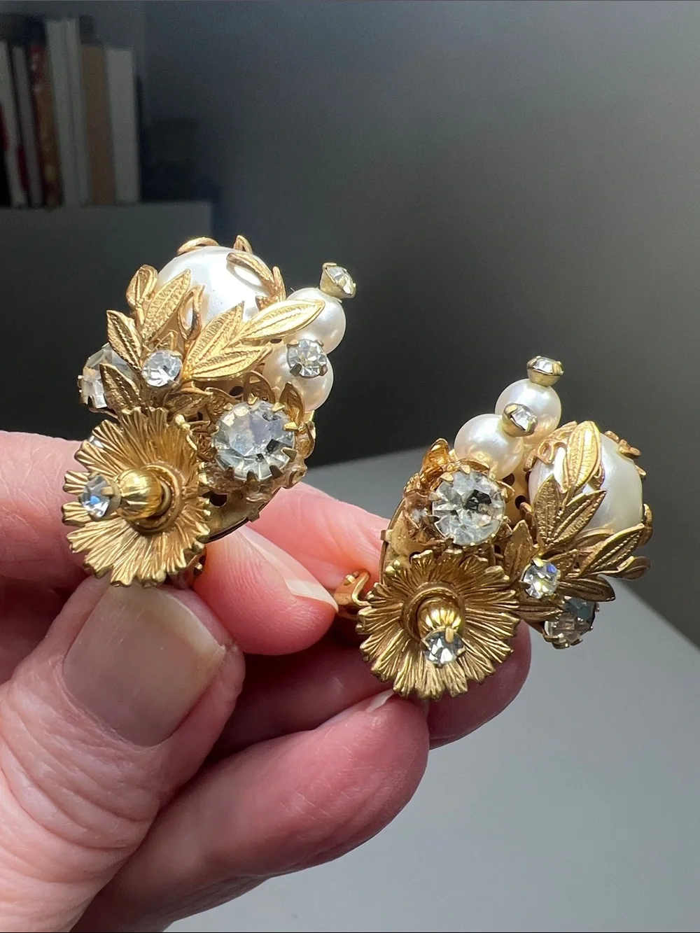 Elaborate Gold-Tone Pearl & Crystal Clip-On Earrings. Estate Vintage - Picture 1 of 14